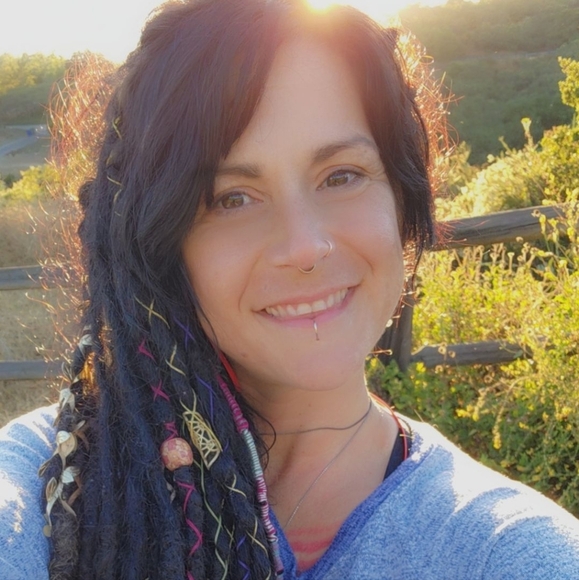 Meet your Posher, Feenyx - Picture 1 of 8